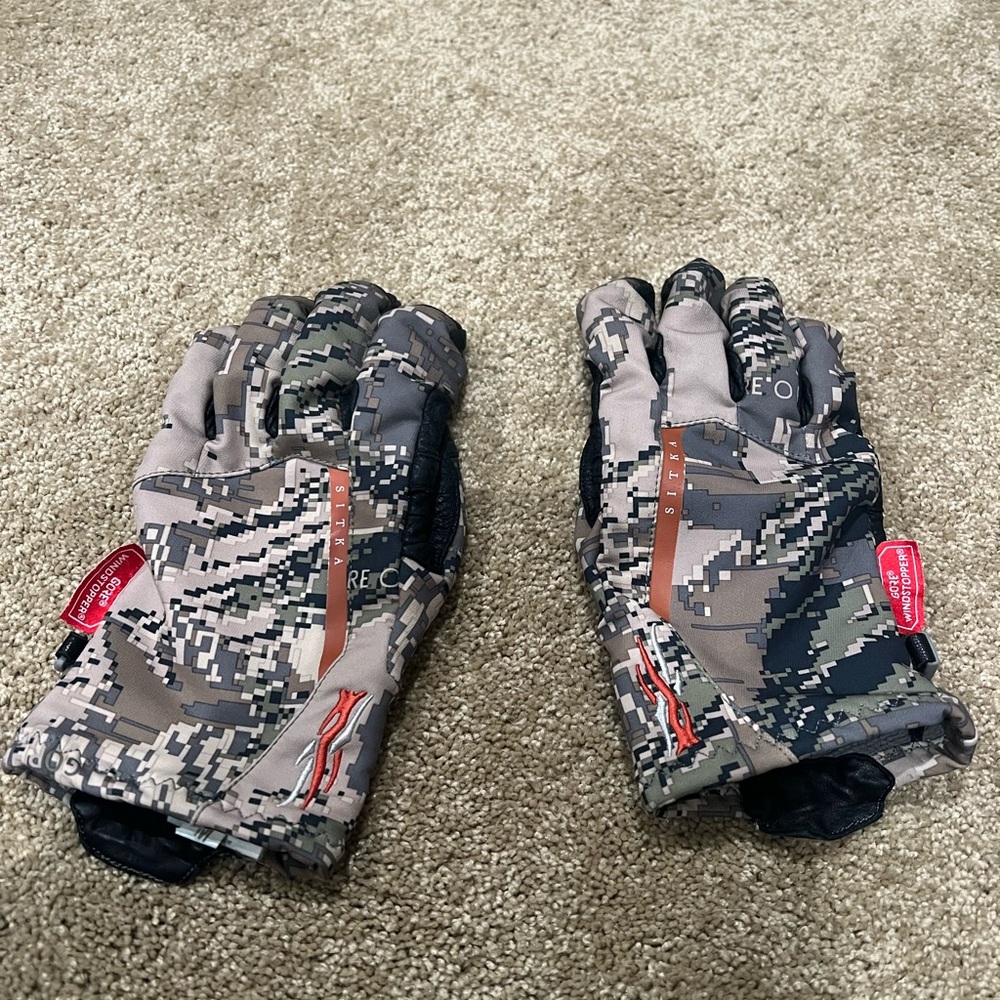 Sitka hunting gloves